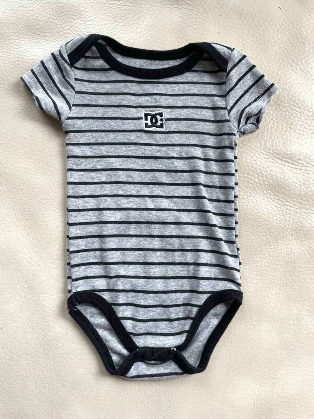 10/$30💥DC Comics Baby Onesie, Heathered Gray, Black Stripes, Short Sleeves